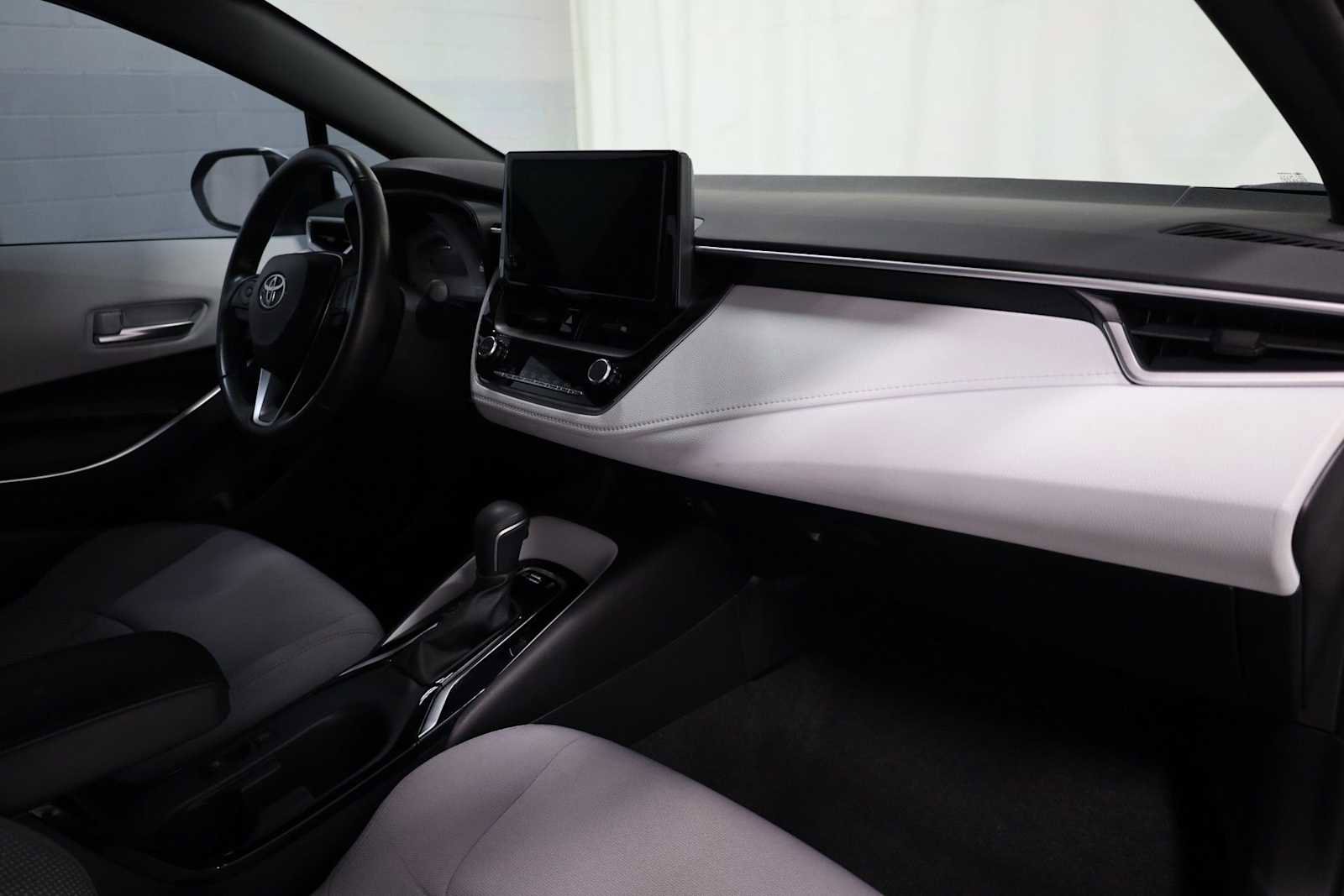 Used 2023 Toyota Corolla SE image 6