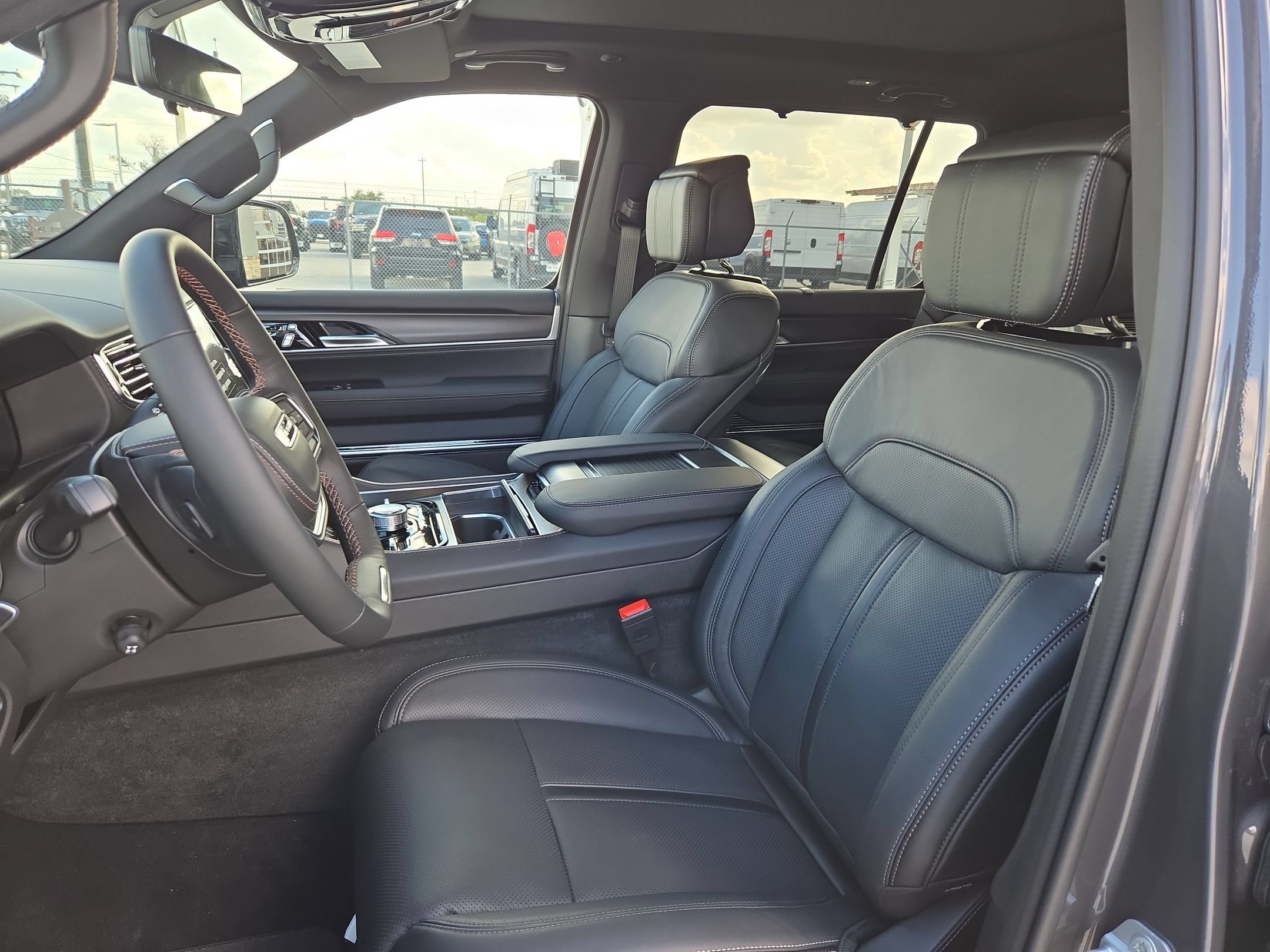 New 2027 Jeep Grand Wagoneer L Summit w/ Premium Group III AWD/4WD image 9