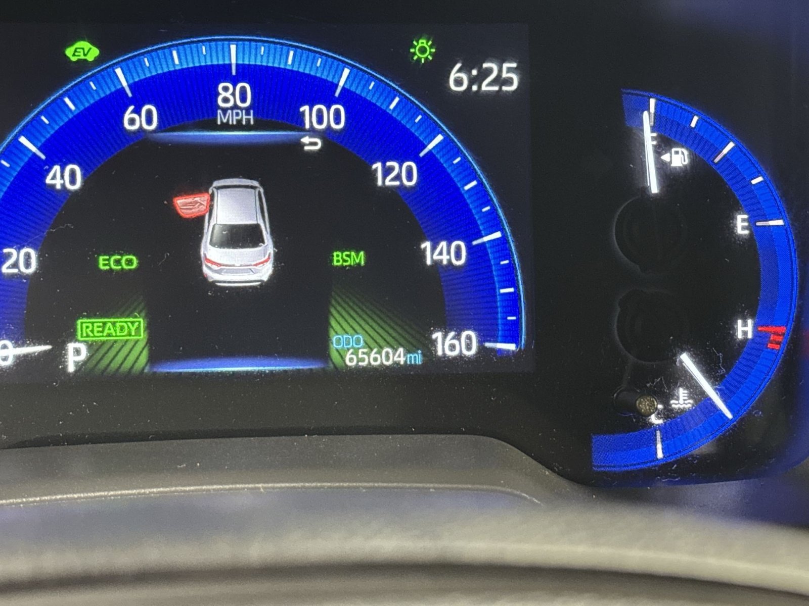 Used 2022 Toyota Corolla LE FWD image 29