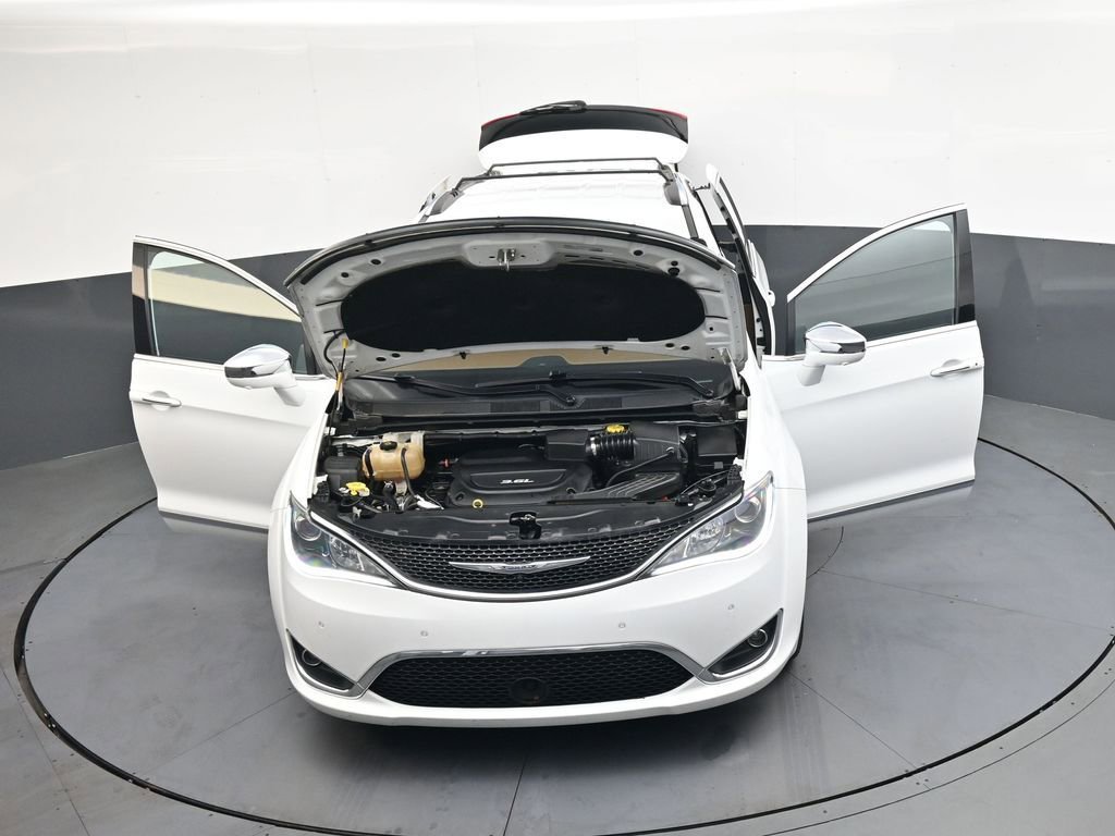 Used 2017 Chrysler Pacifica Limited FWD image 50