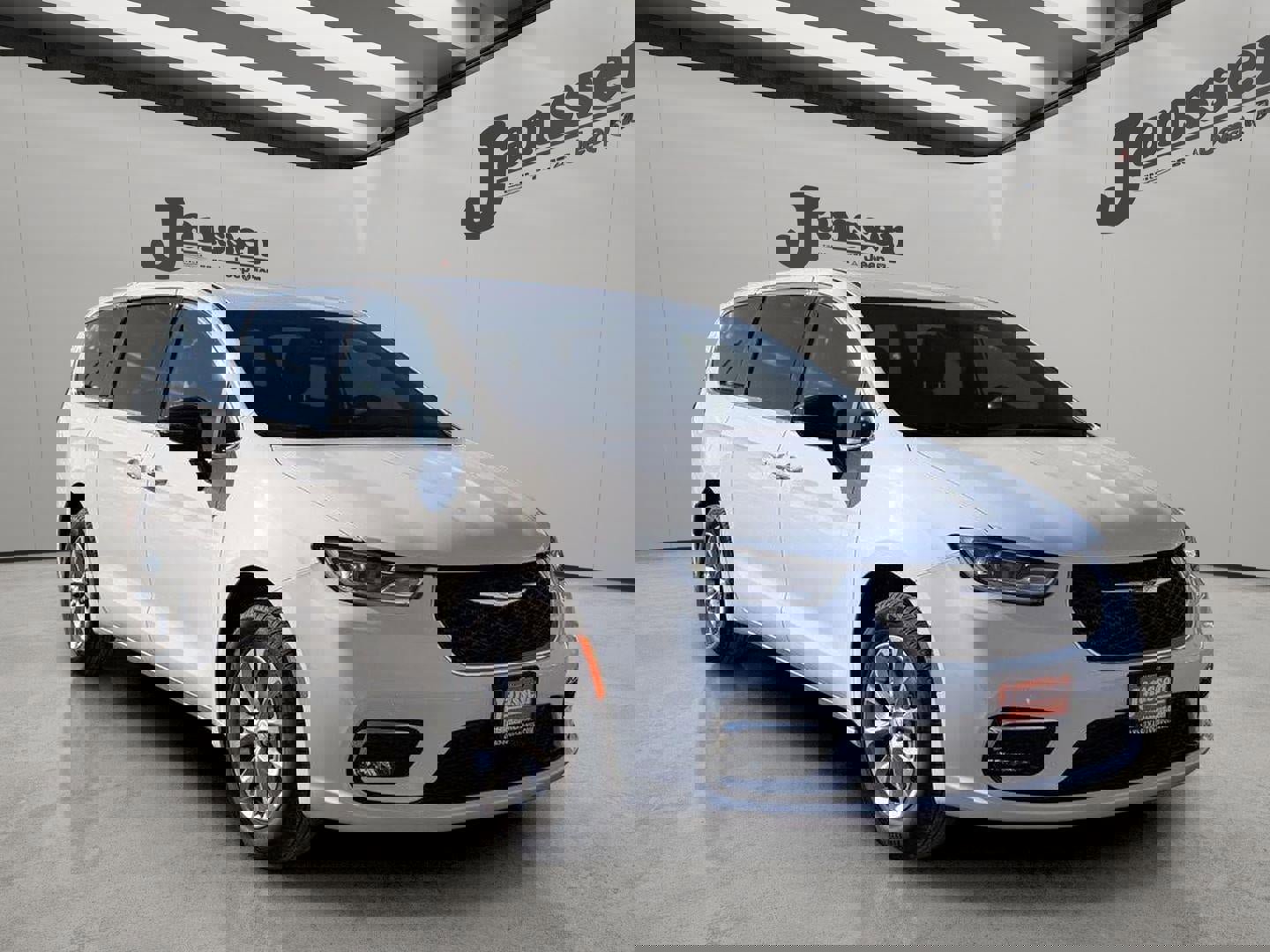 New 2026 Chrysler Pacifica Select image 5