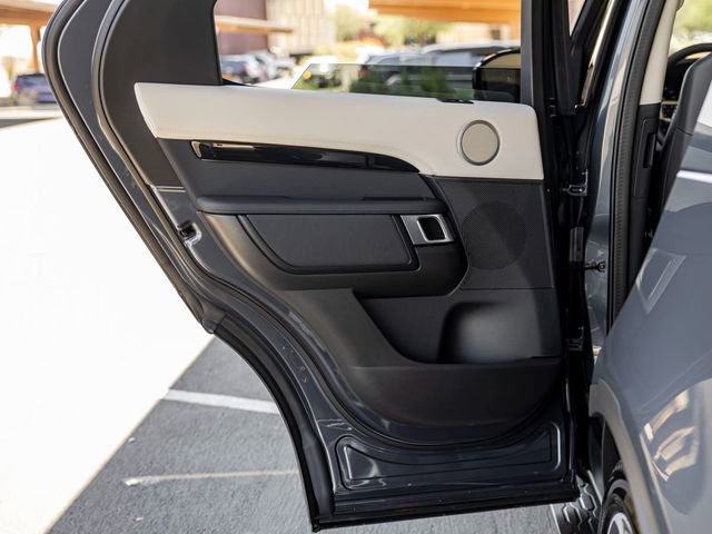 Used 2025 Land Rover Discovery S image 20