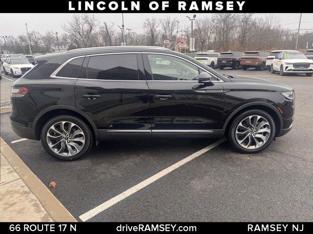 Used 2023 Lincoln Nautilus Reserve AWD/4WD image 9