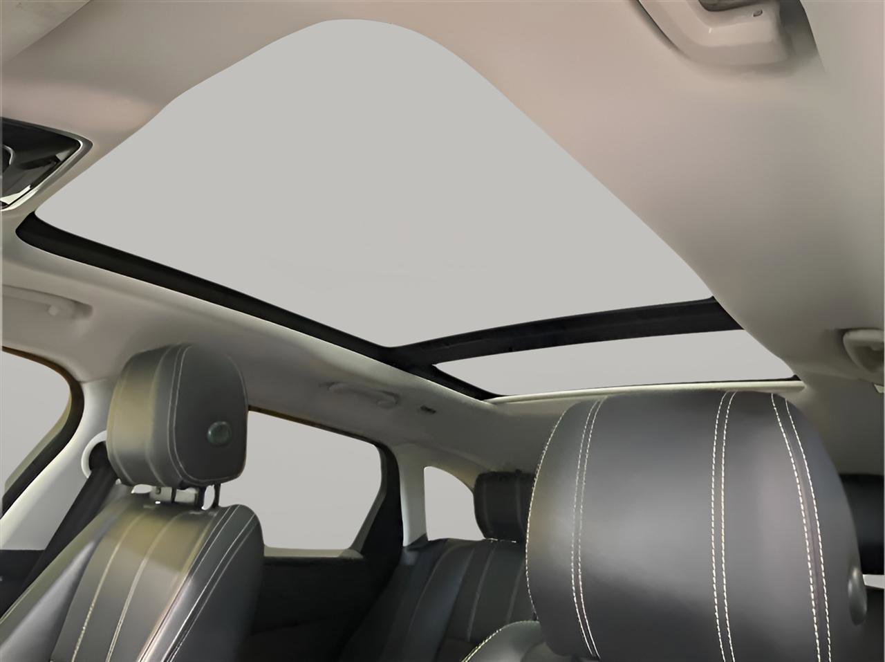 Used 2018 Land Rover Range Rover Velar S image 18