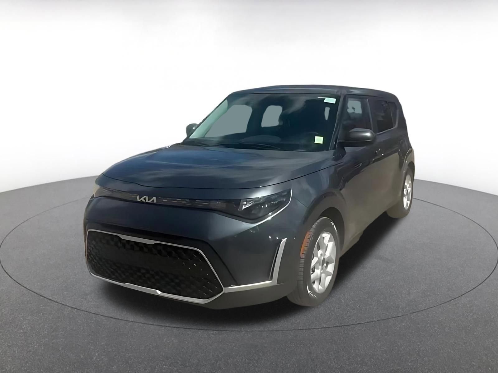 Used 2025 Kia Soul LX w/ LX Technology Package FWD image 4