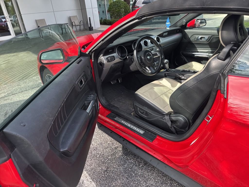 Used 2022 Ford Mustang Premium RWD image 5