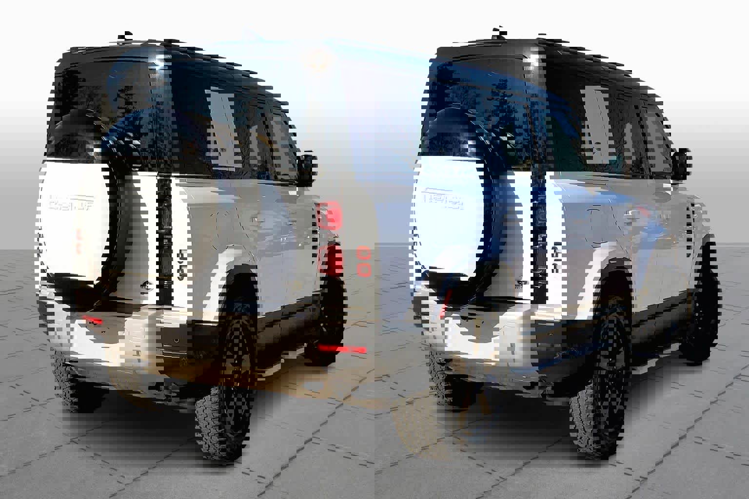 Used 2023 Land Rover Defender 110 SE image 12