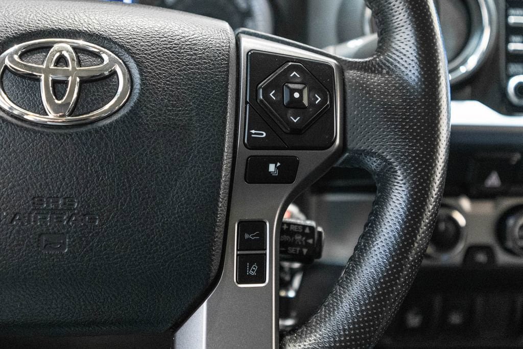 Used 2020 Toyota Tacoma SR5 w/ Technology Package AWD/4WD image 19