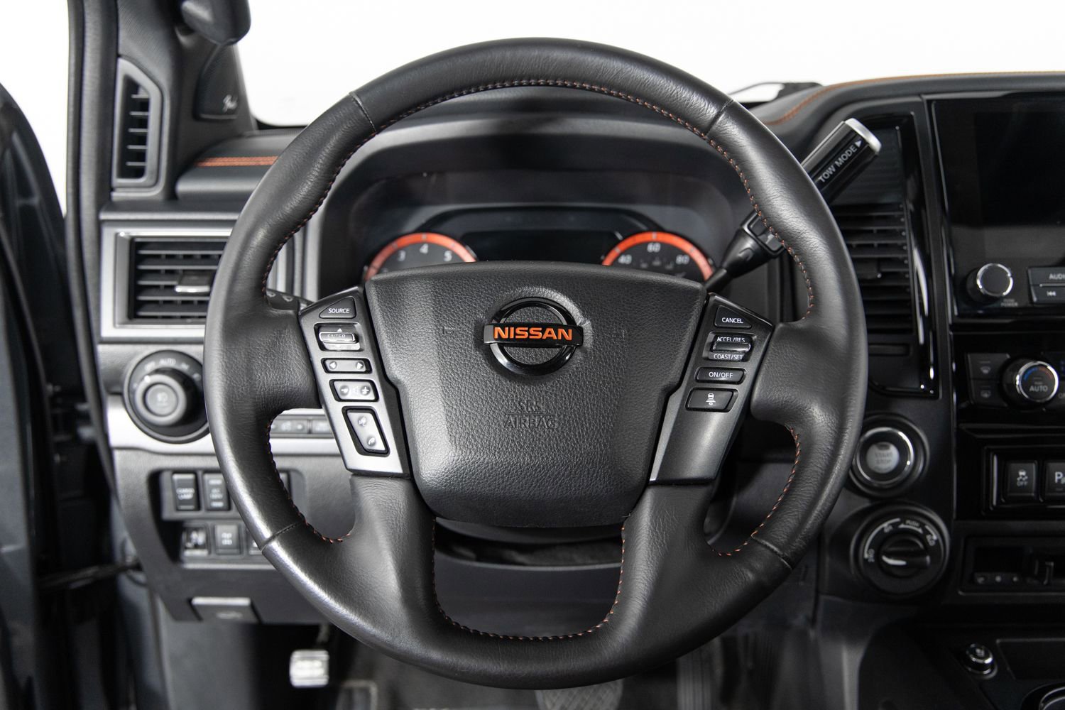 Used 2021 Nissan Titan PRO-4X w/ Pro-4x Convenience Package image 29