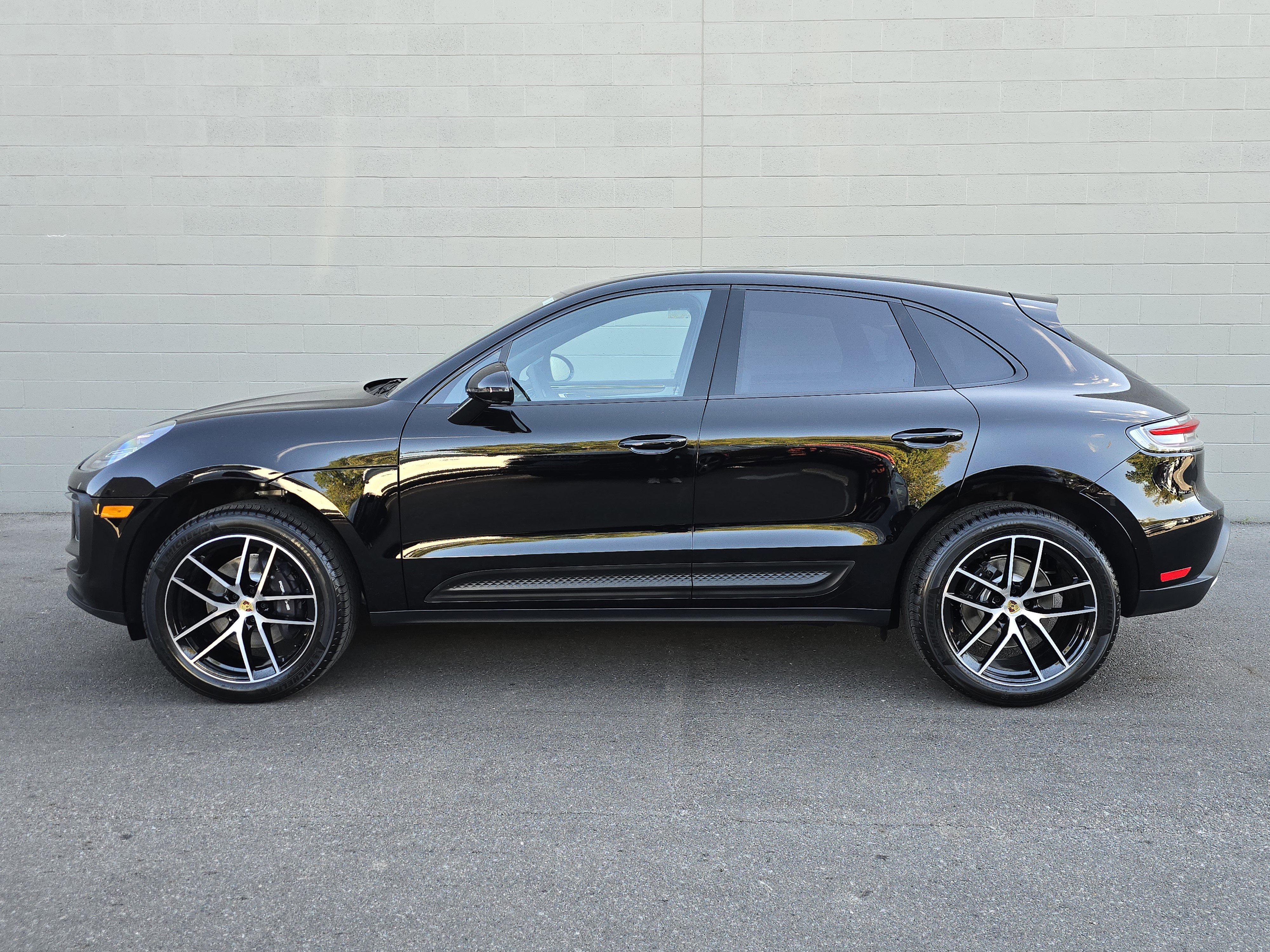New 2026 Porsche Macan image 2