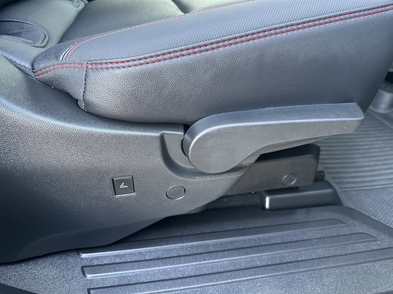 Used 2024 Chevrolet Traverse RS AWD/4WD image 38