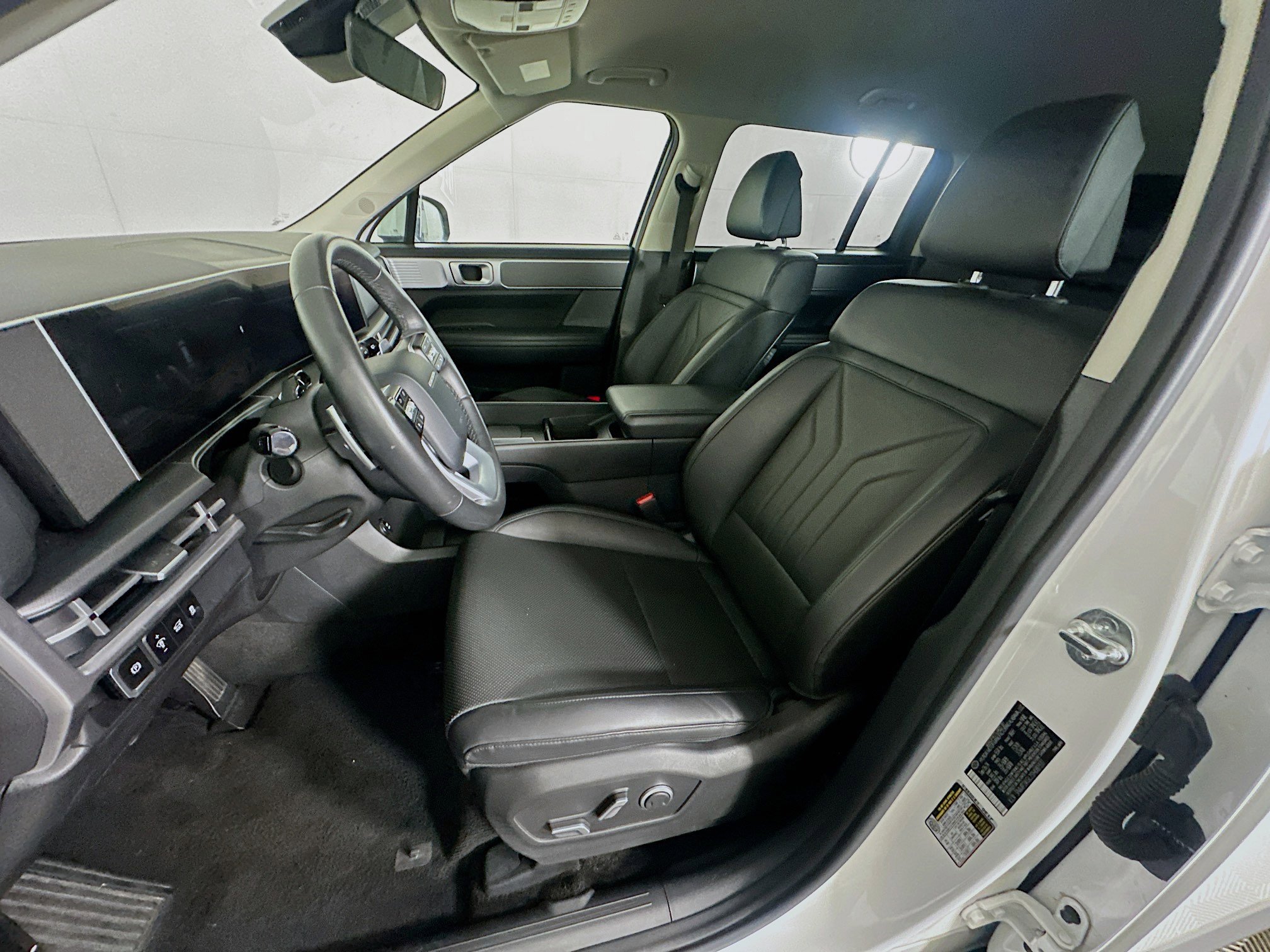 Used 2025 Hyundai Santa Fe SEL FWD image 13