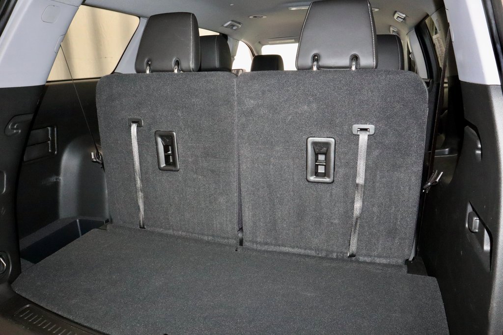 Used 2023 GMC Acadia SLT w/ LPO, Floor Liner Package image 15