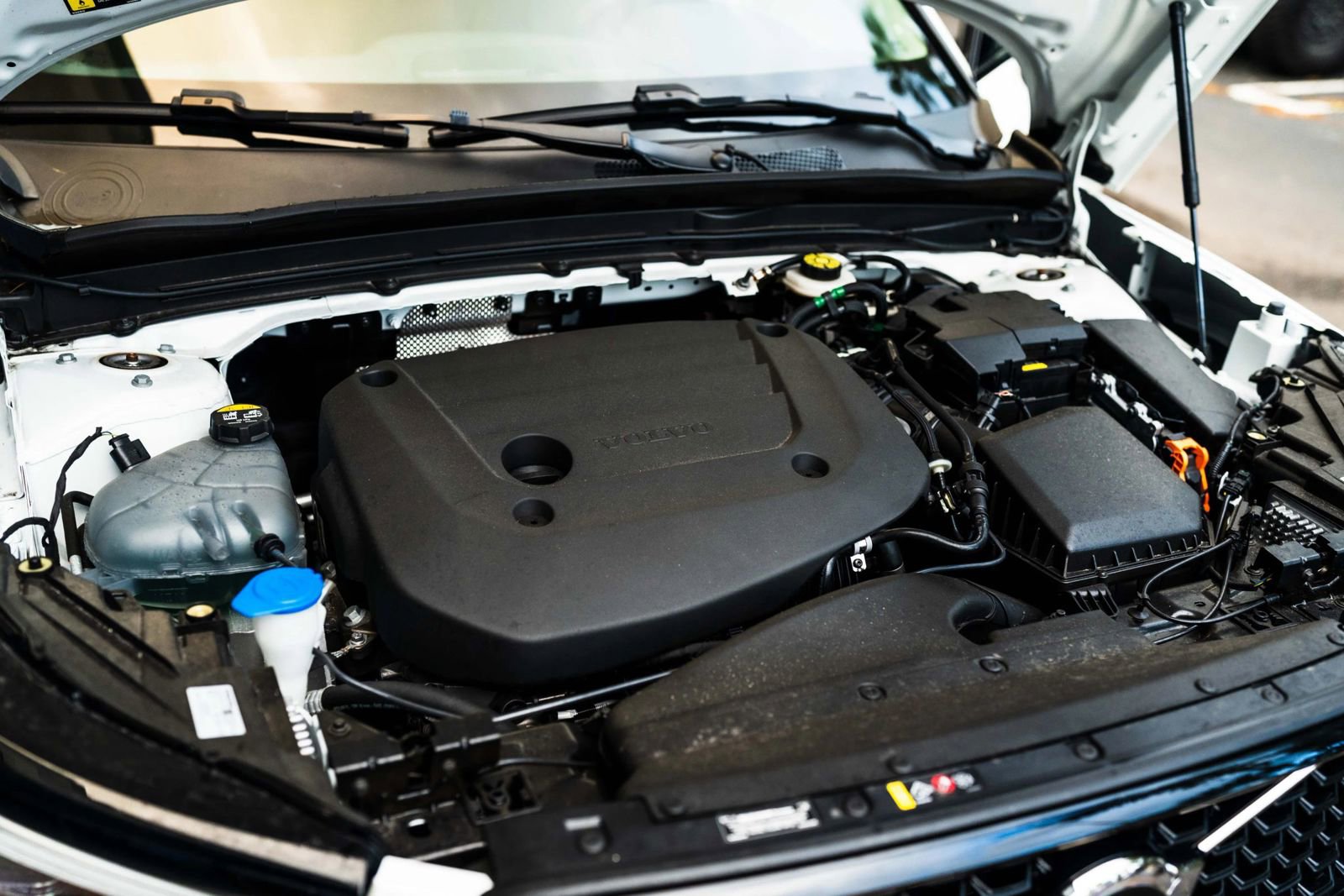 Used 2025 Volvo XC40 B5 Plus w/ Protection Package Premier image 32