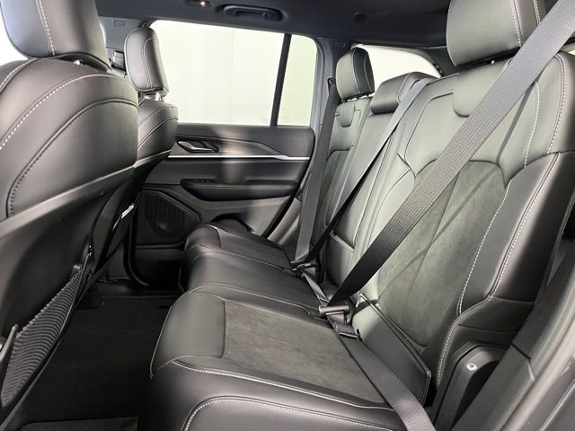 Used 2026 Jeep Grand Cherokee Altitude image 40