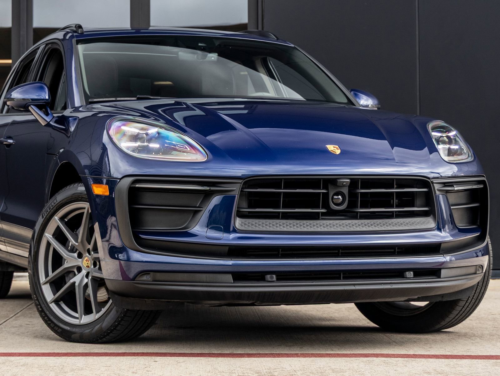 Certified 2025 Porsche Macan image 9