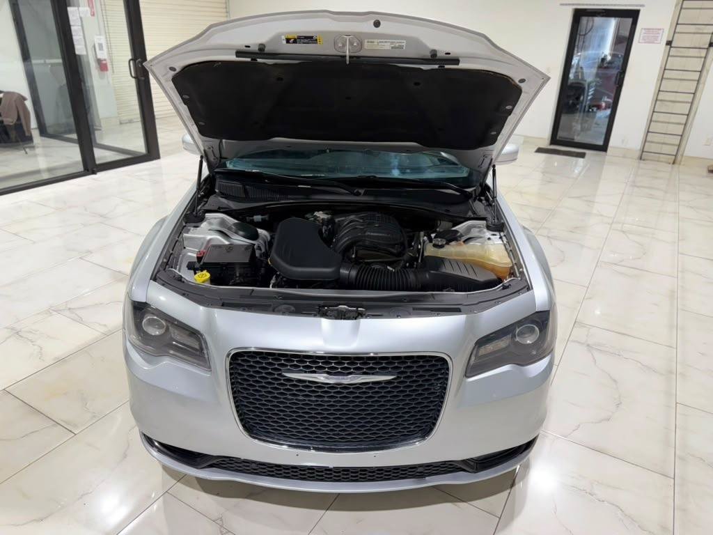 Used 2023 Chrysler 300 S RWD image 4