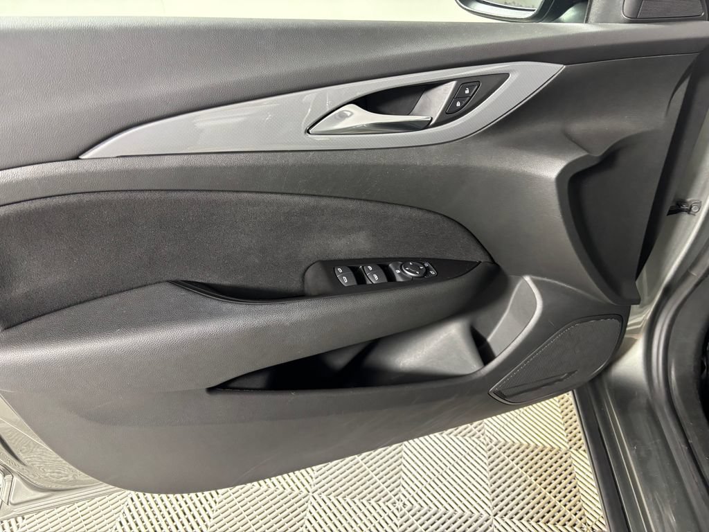 Used 2019 Buick Regal Preferred w/ Driver Confidence Package I FWD image 13