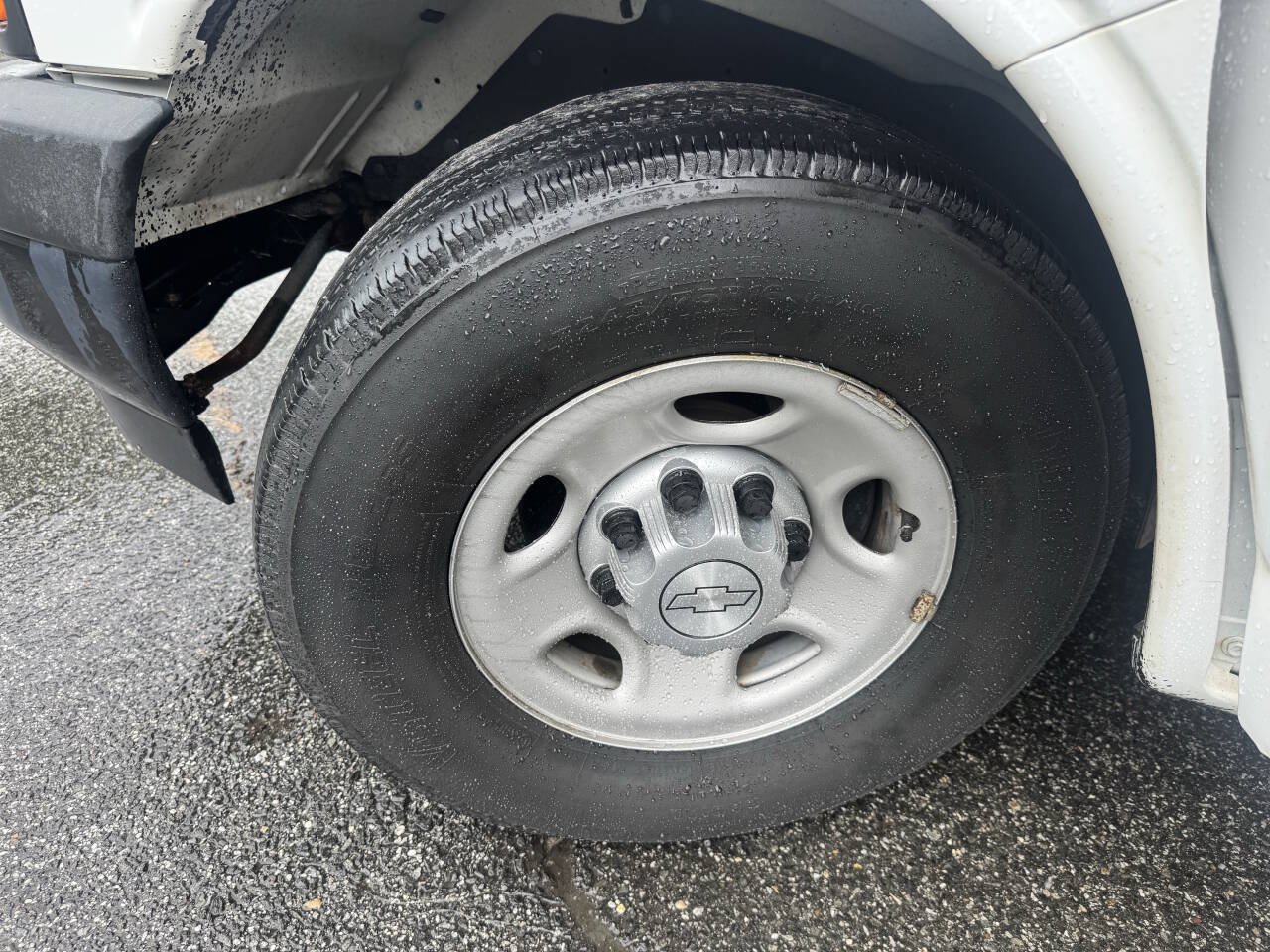 Used 2017 Chevrolet Express 2500 RWD image 22
