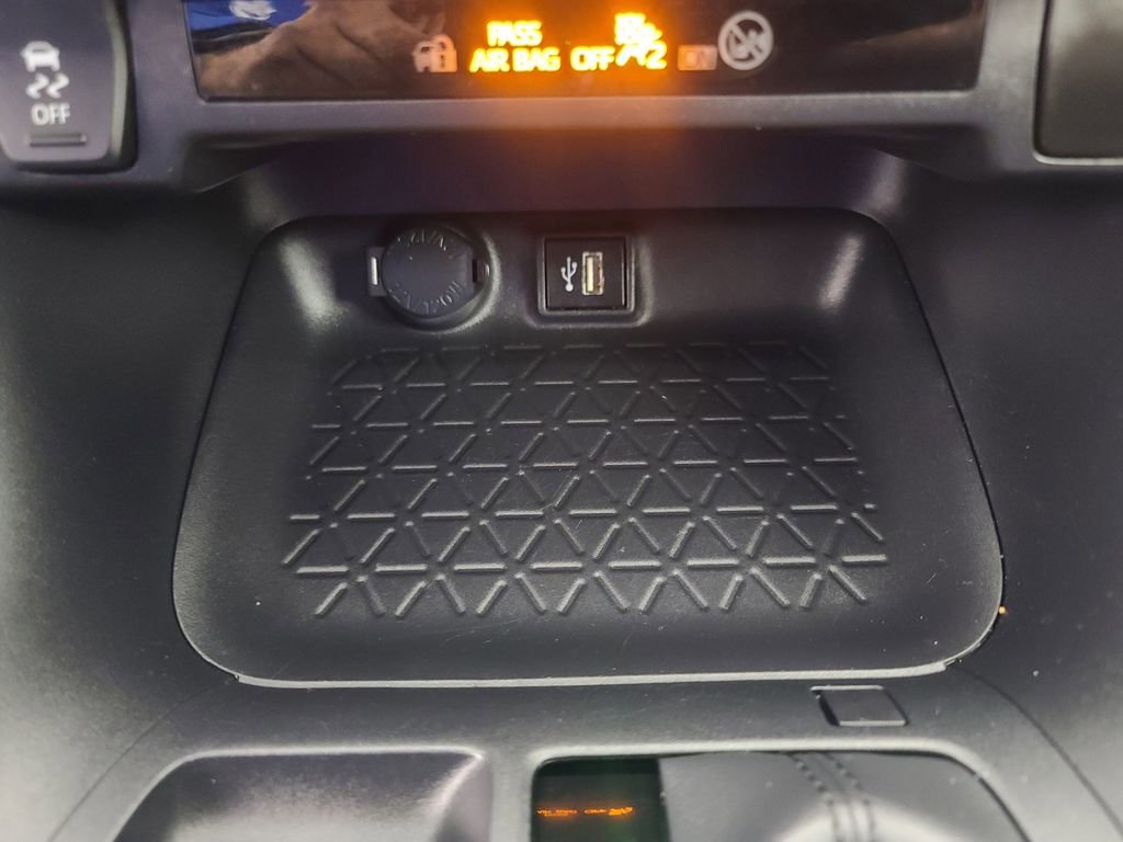 Used 2025 Toyota RAV4 XLE image 37