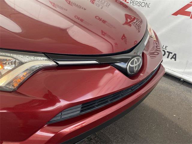 Certified 2018 Toyota RAV4 LE w/ Carpet Mat Package AWD/4WD image 9