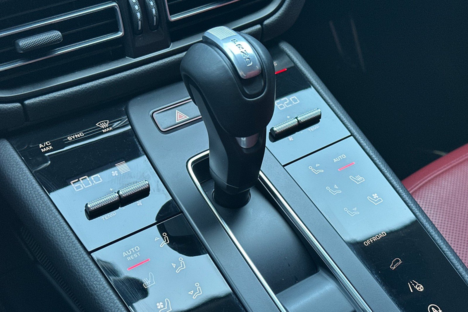 Certified 2023 Porsche Macan Turbo AWD/4WD image 22