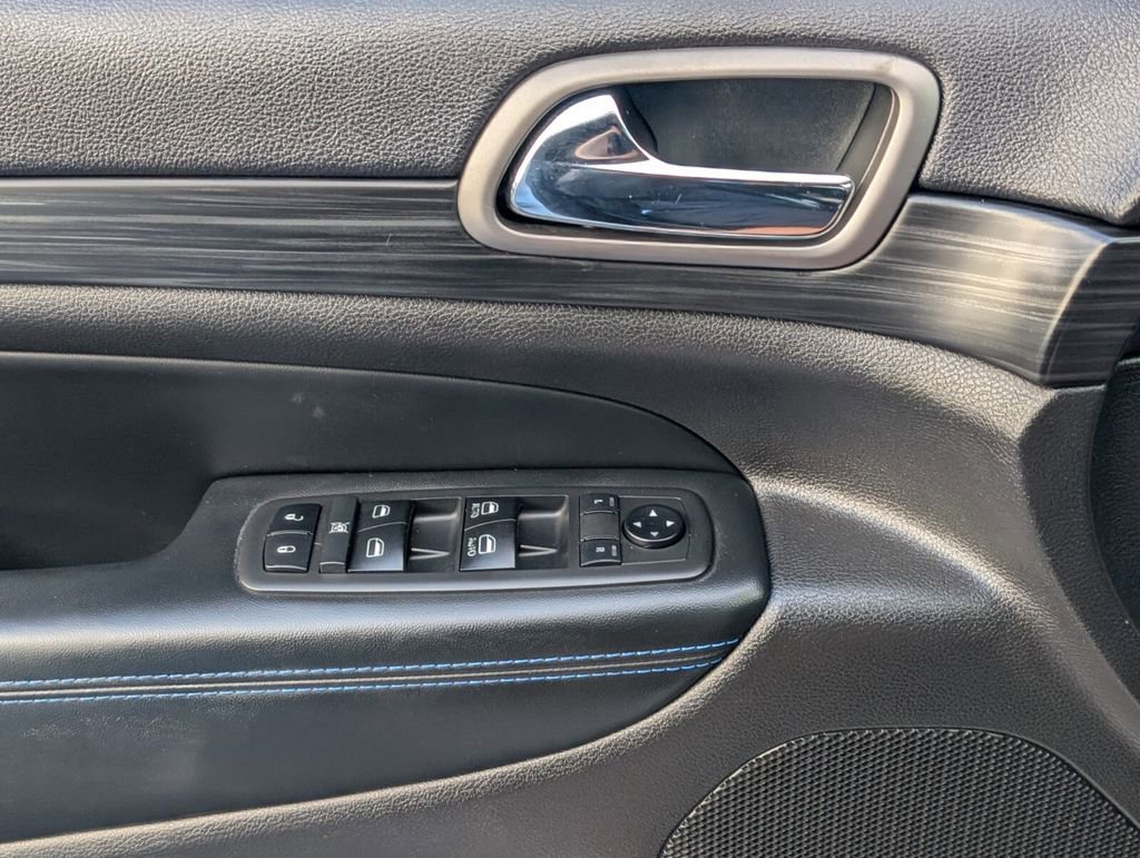Used 2019 Jeep Grand Cherokee Laredo AWD/4WD image 29