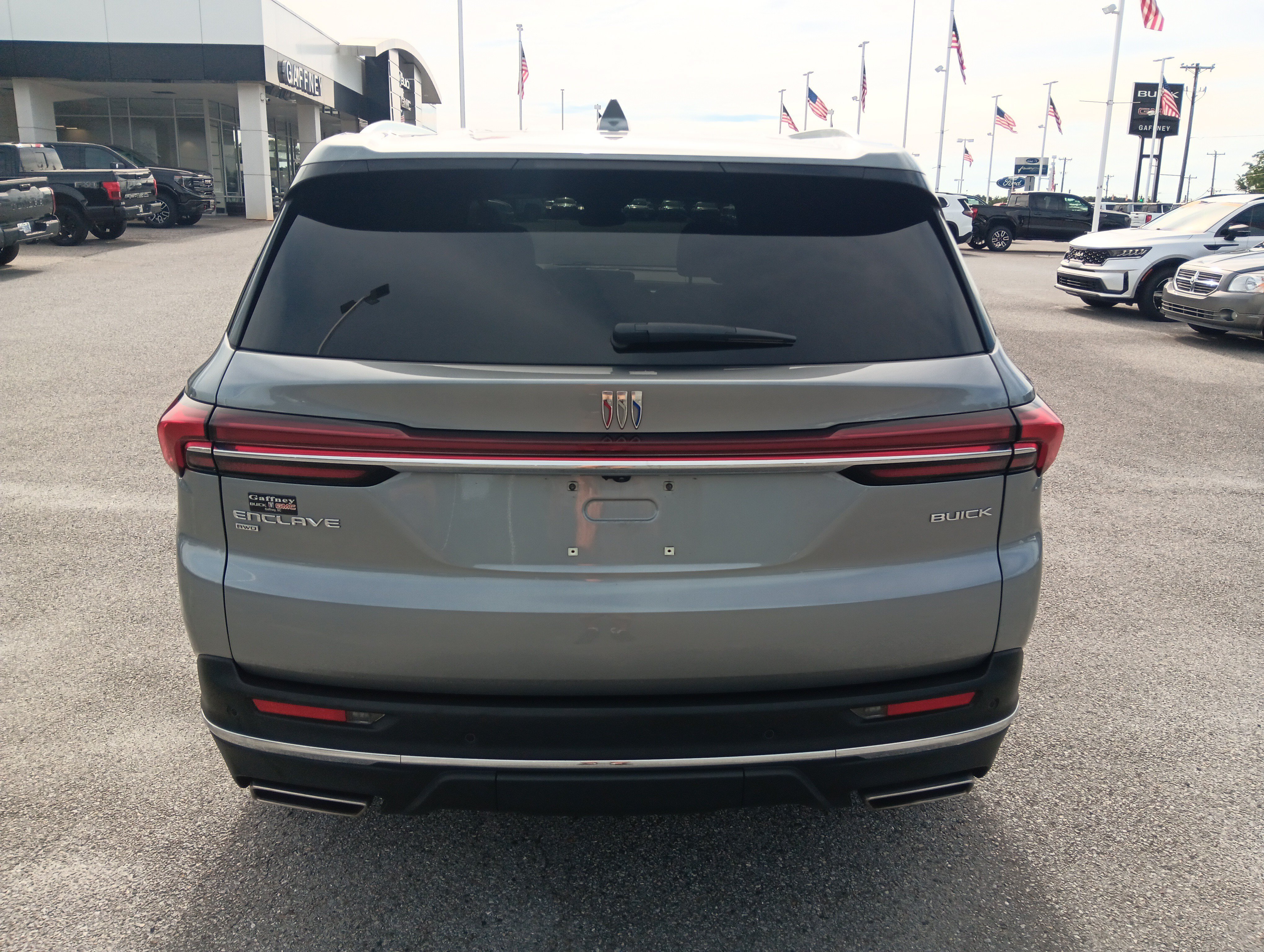 Used 2025 Buick Enclave Preferred AWD/4WD image 5