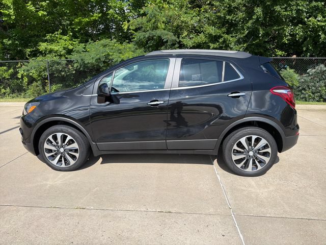 Used 2021 Buick Encore Preferred AWD/4WD image 2