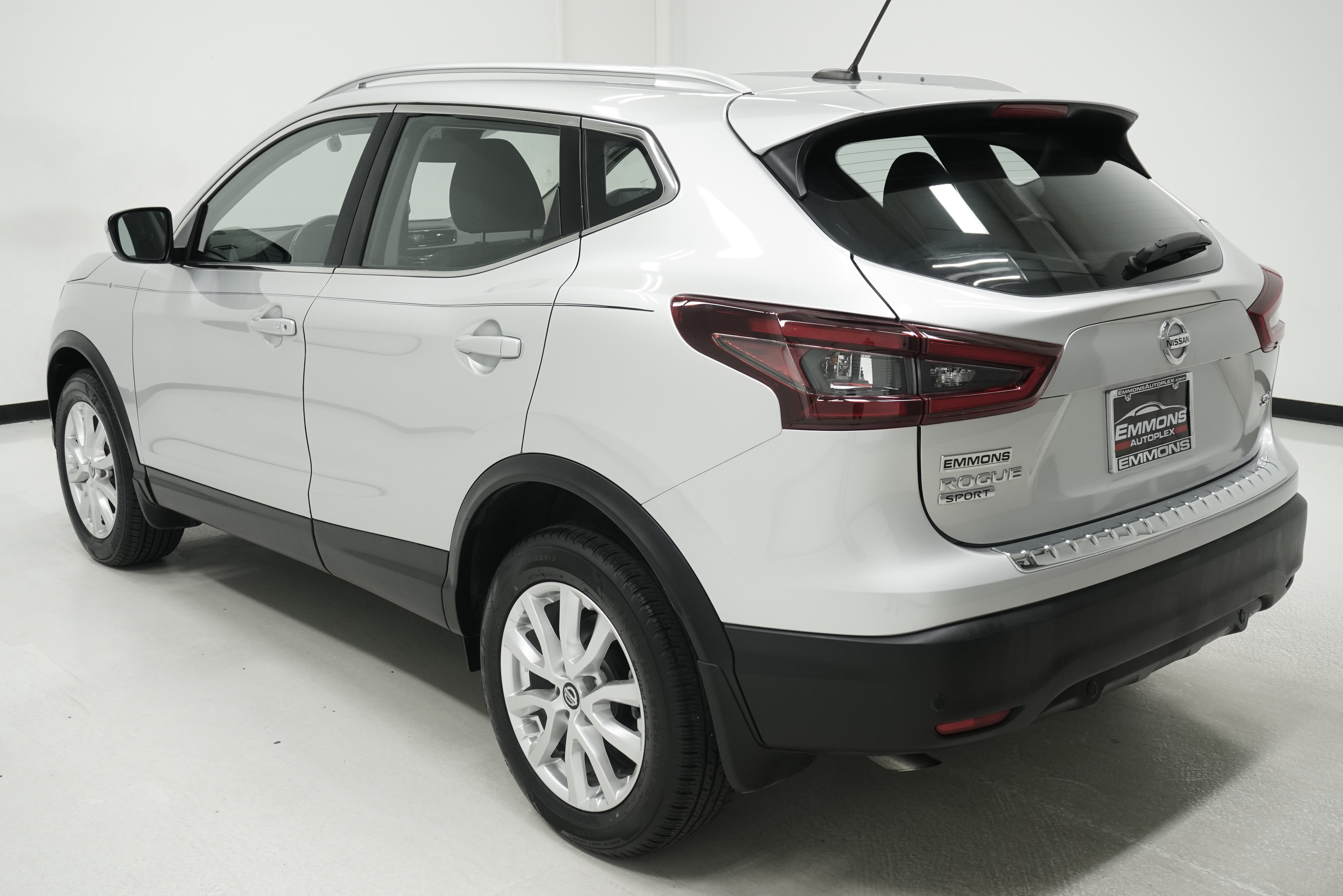 Used 2021 Nissan Rogue Sport SV FWD image 6