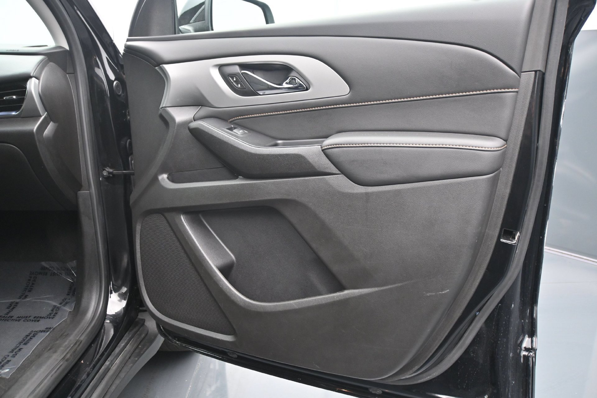 Used 2021 Chevrolet Traverse LS AWD/4WD image 12