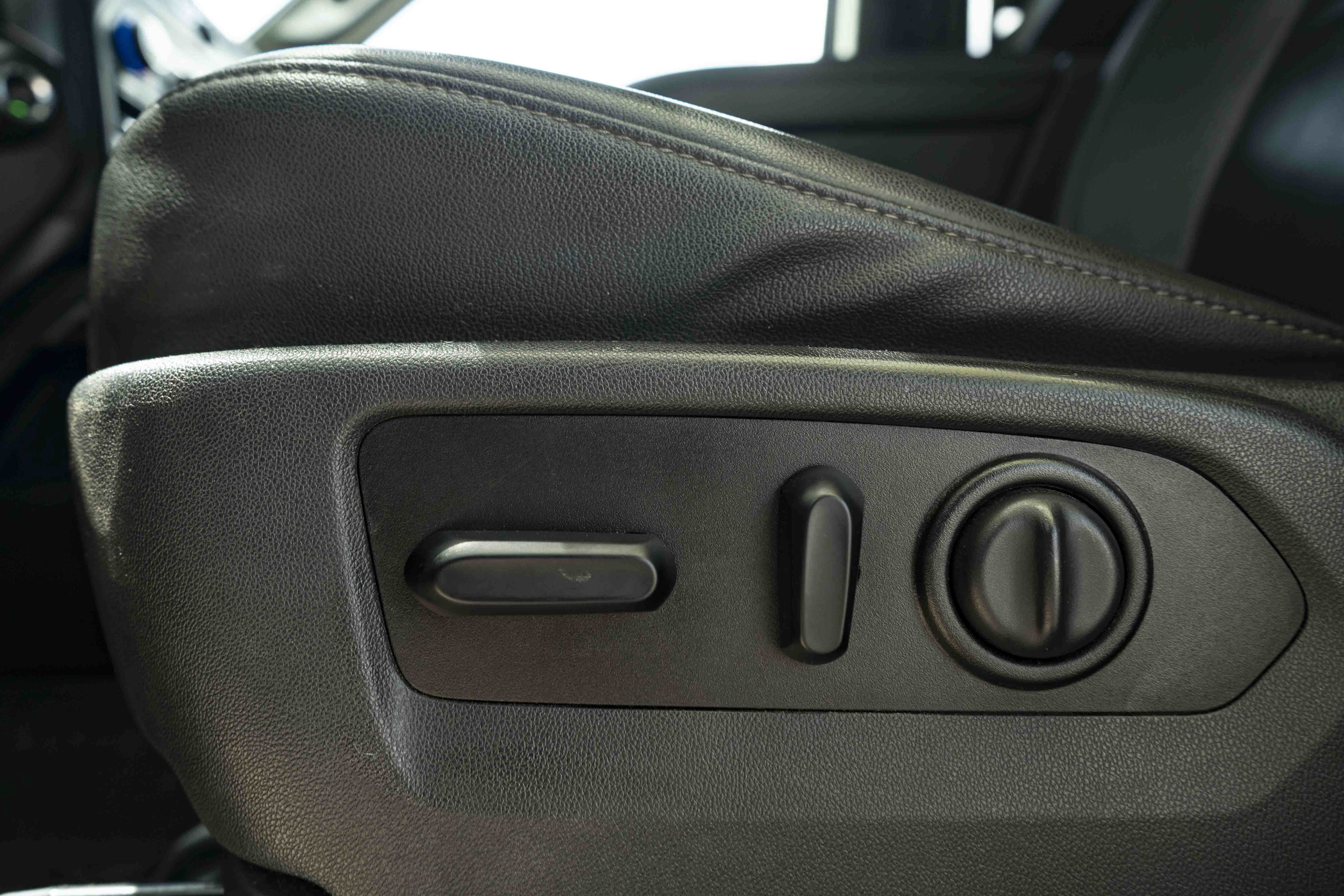 Used 2021 Chevrolet Silverado 1500 LT Trail Boss w/ Convenience Package II AWD/4WD image 38