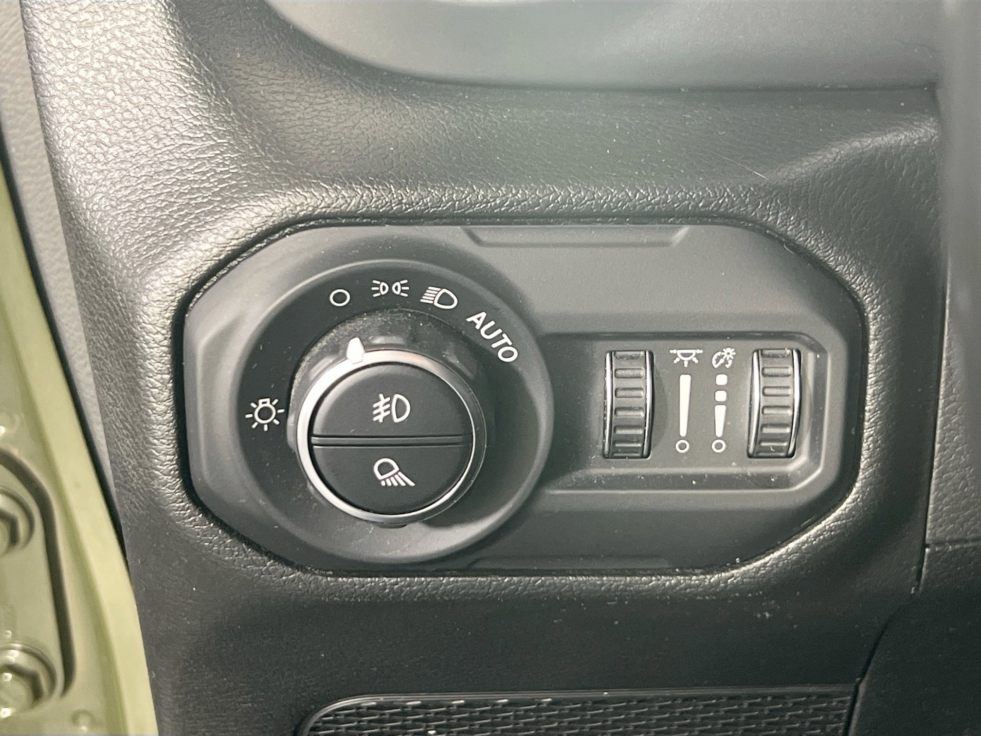 Used 2022 Jeep Gladiator Willys image 10