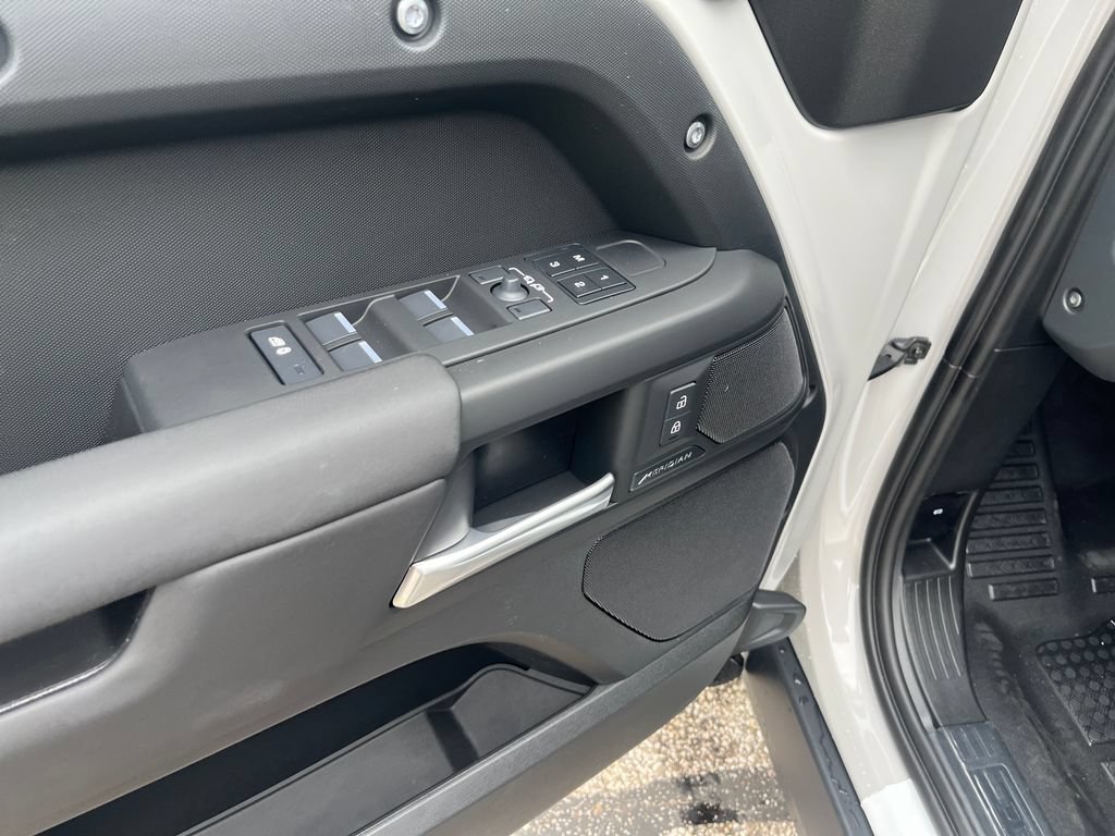 New 2026 Land Rover Defender 110 S AWD/4WD image 11