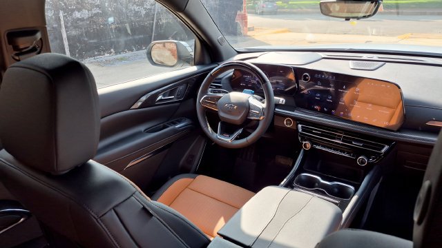 New 2027 Chevrolet Traverse Z71 w/ Enhanced Driving Package AWD/4WD image 27