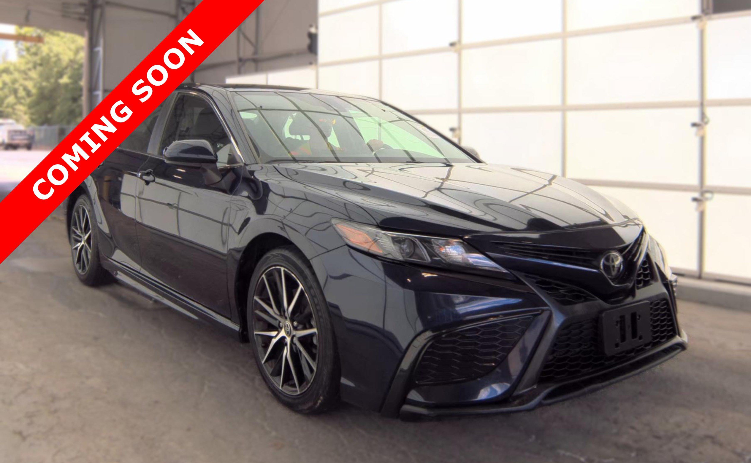 Used 2021 Toyota Camry SE FWD image 3