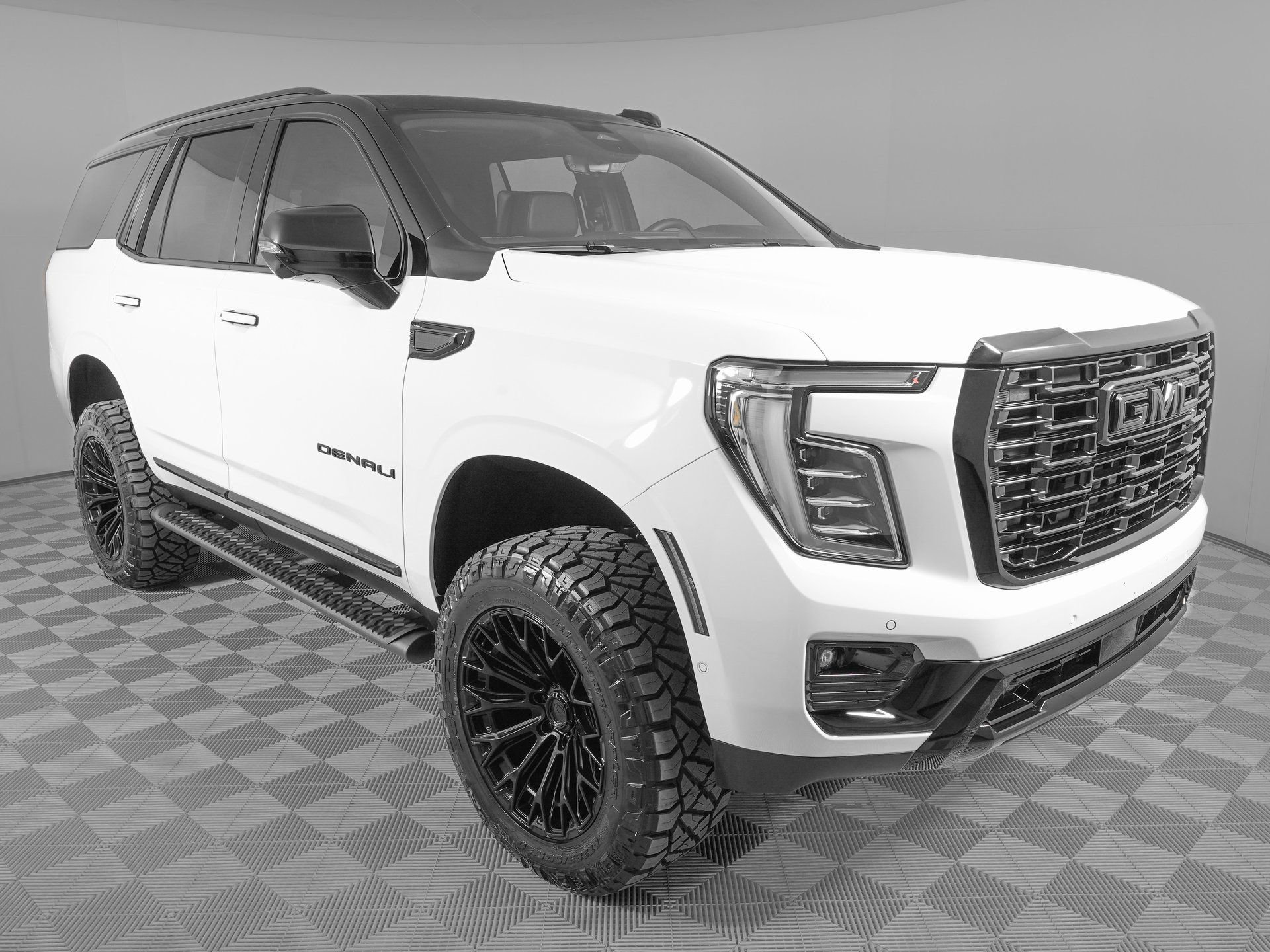 Used 2026 GMC Yukon Denali w/ Advanced Technology Package image 4