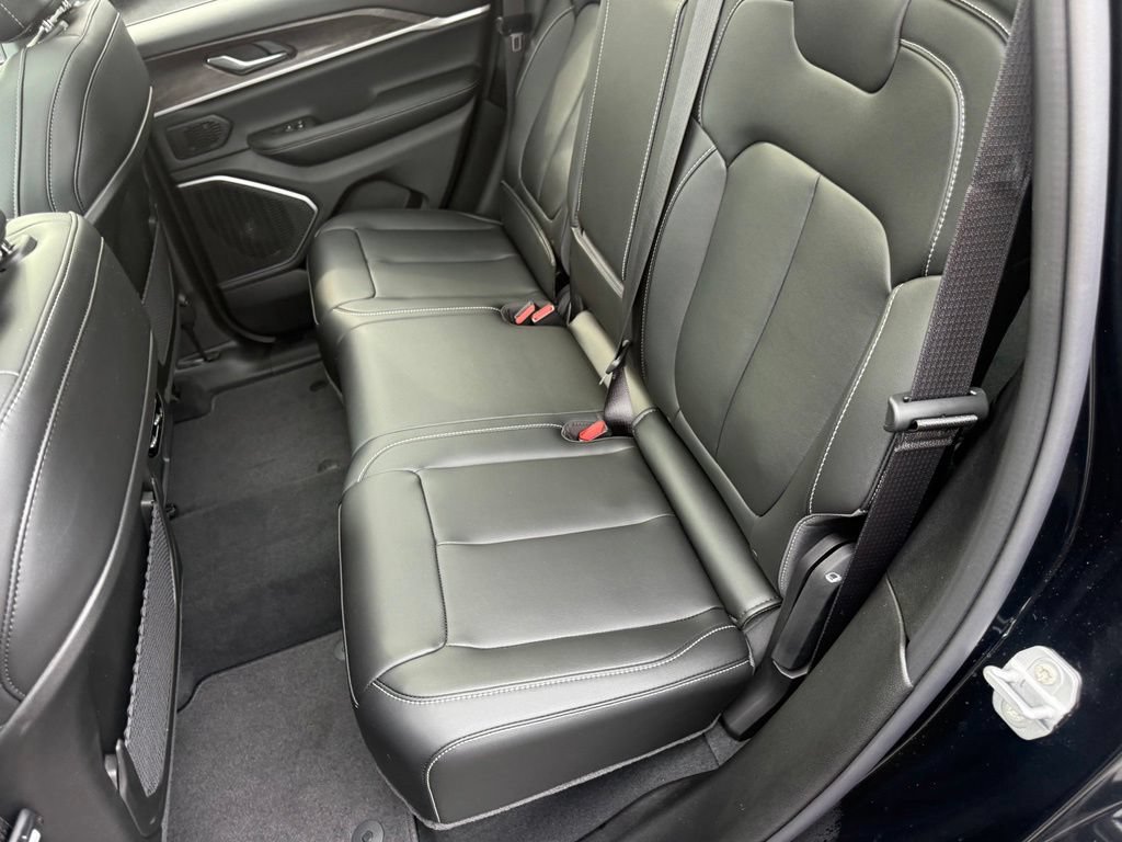 New 2026 Jeep Grand Cherokee Limited w/ Limited Altitude Package AWD/4WD image 34