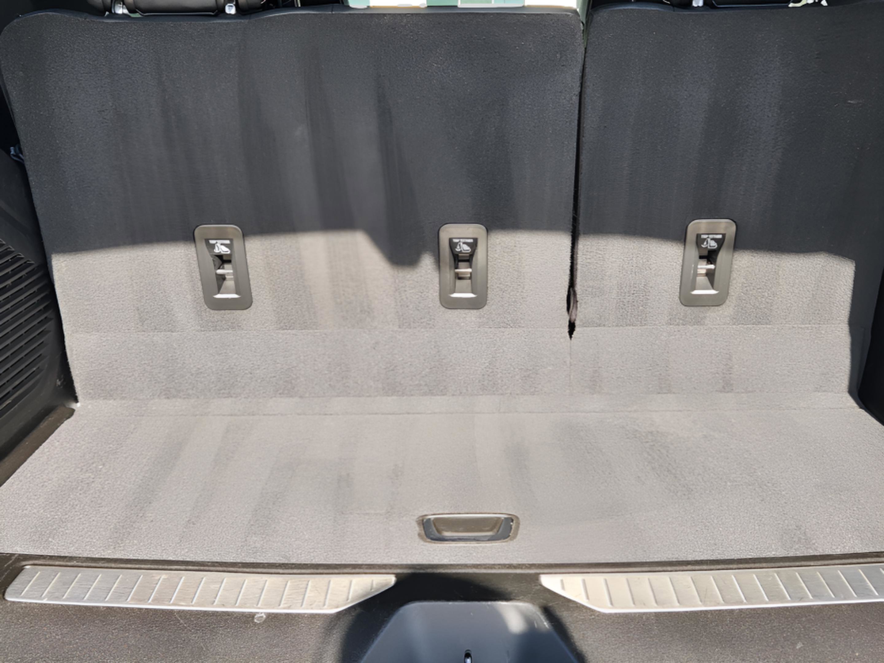 Used 2023 Chevrolet Tahoe Premier AWD/4WD image 37