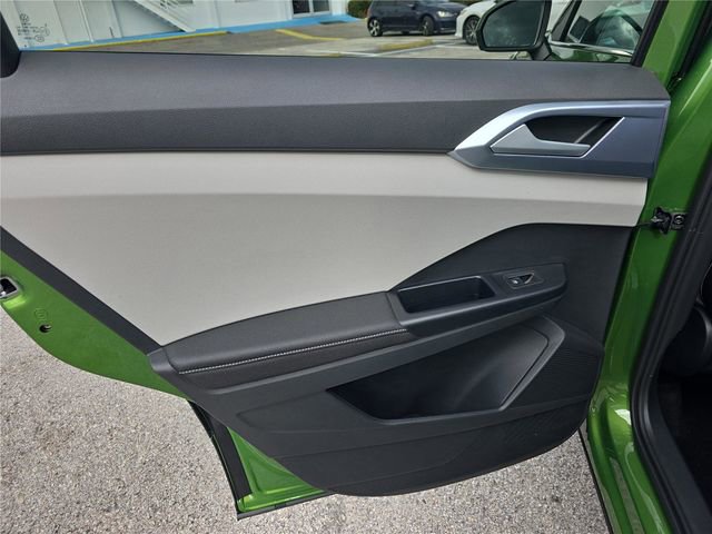 New 2026 Volkswagen Taos SE FWD image 9