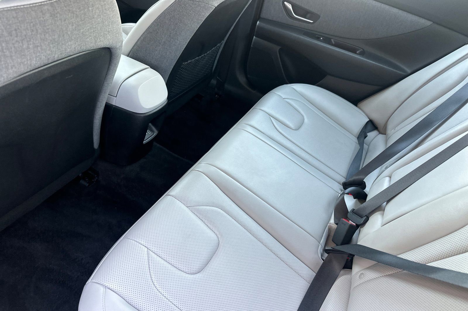 Used 2025 Hyundai Elantra Limited image 13