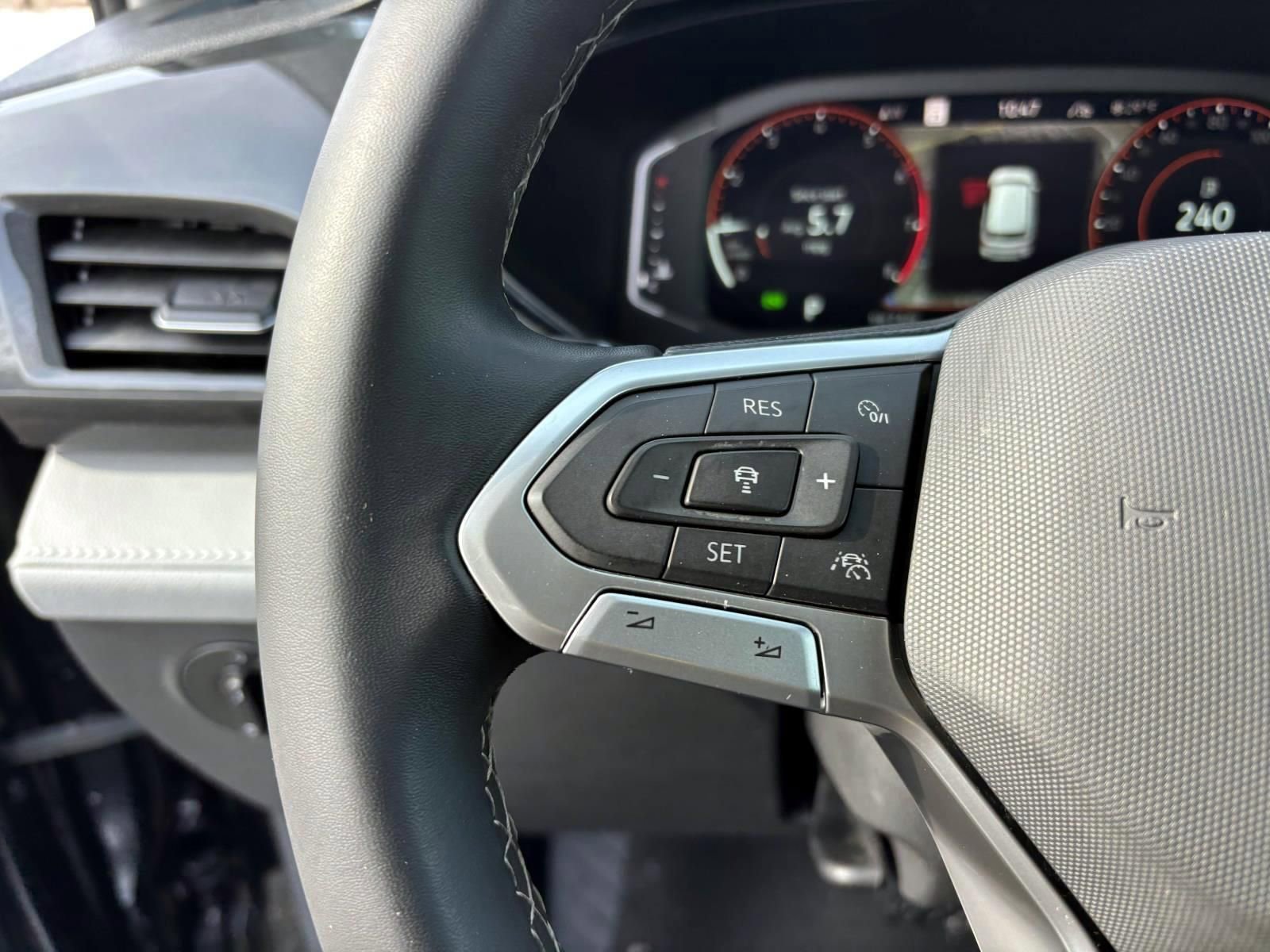 Used 2023 Volkswagen Taos SEL image 17