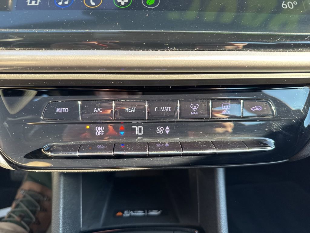 Used 2023 Chevrolet Bolt EUV LT image 25