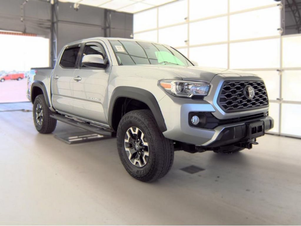 Used 2022 Toyota Tacoma TRD Off-Road AWD/4WD image 4
