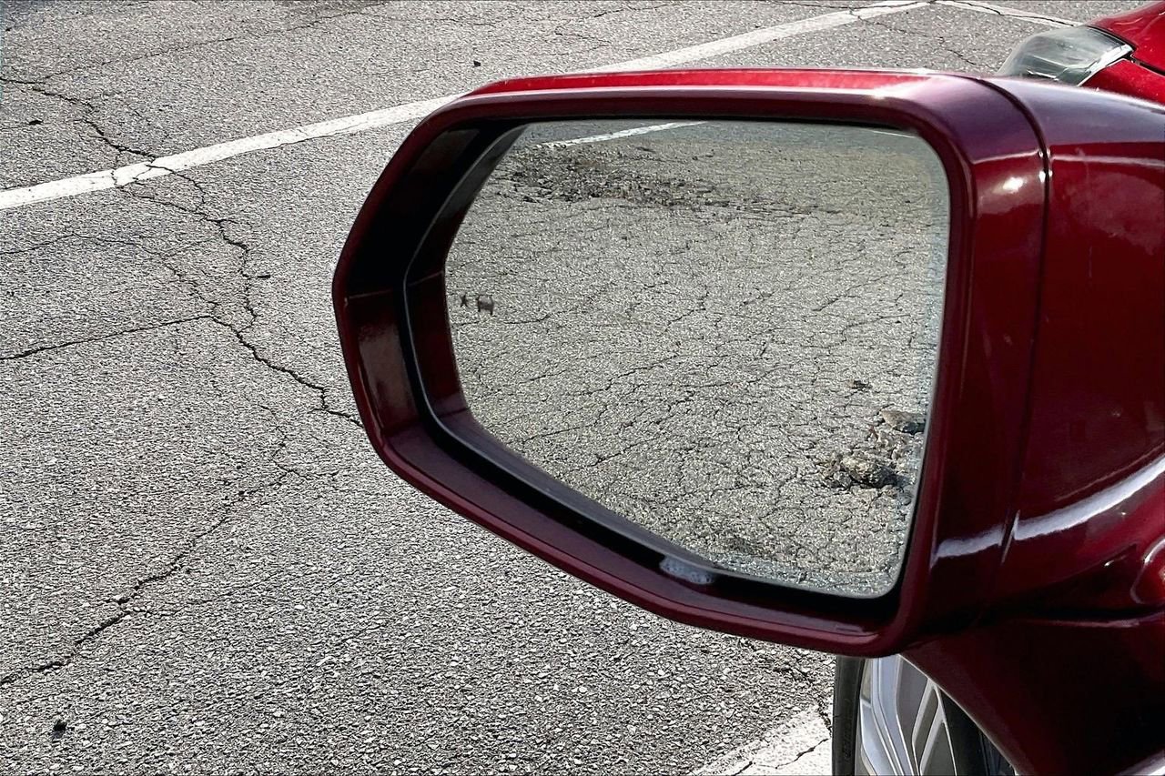 Used 2017 Cadillac XT5 Luxury w/ Driver Awareness Package image 30