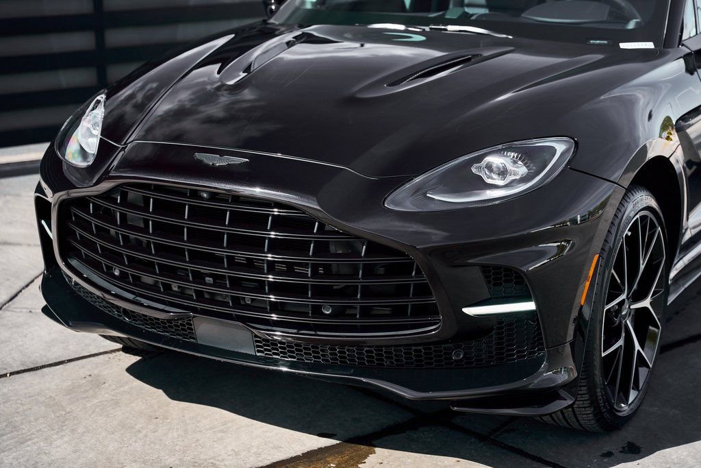 Used 2025 Aston Martin DBX 707 image 6