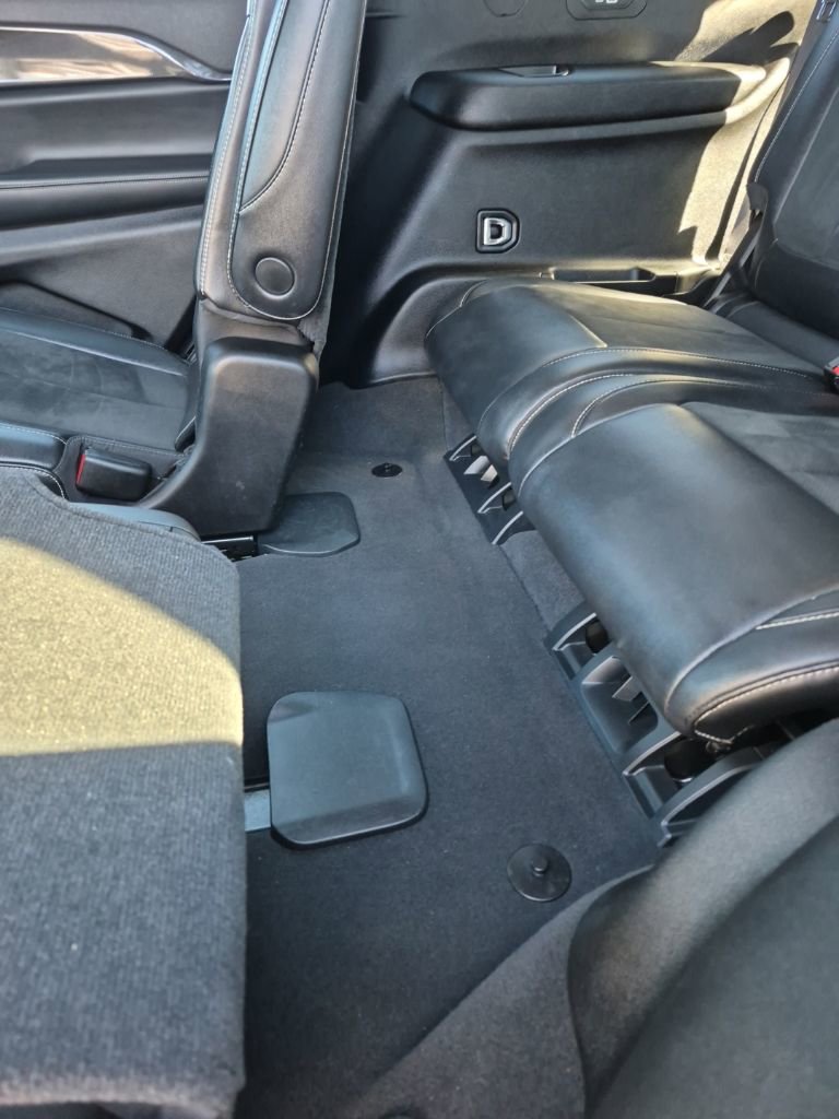 Used 2023 Jeep Grand Cherokee L Altitude AWD/4WD image 31