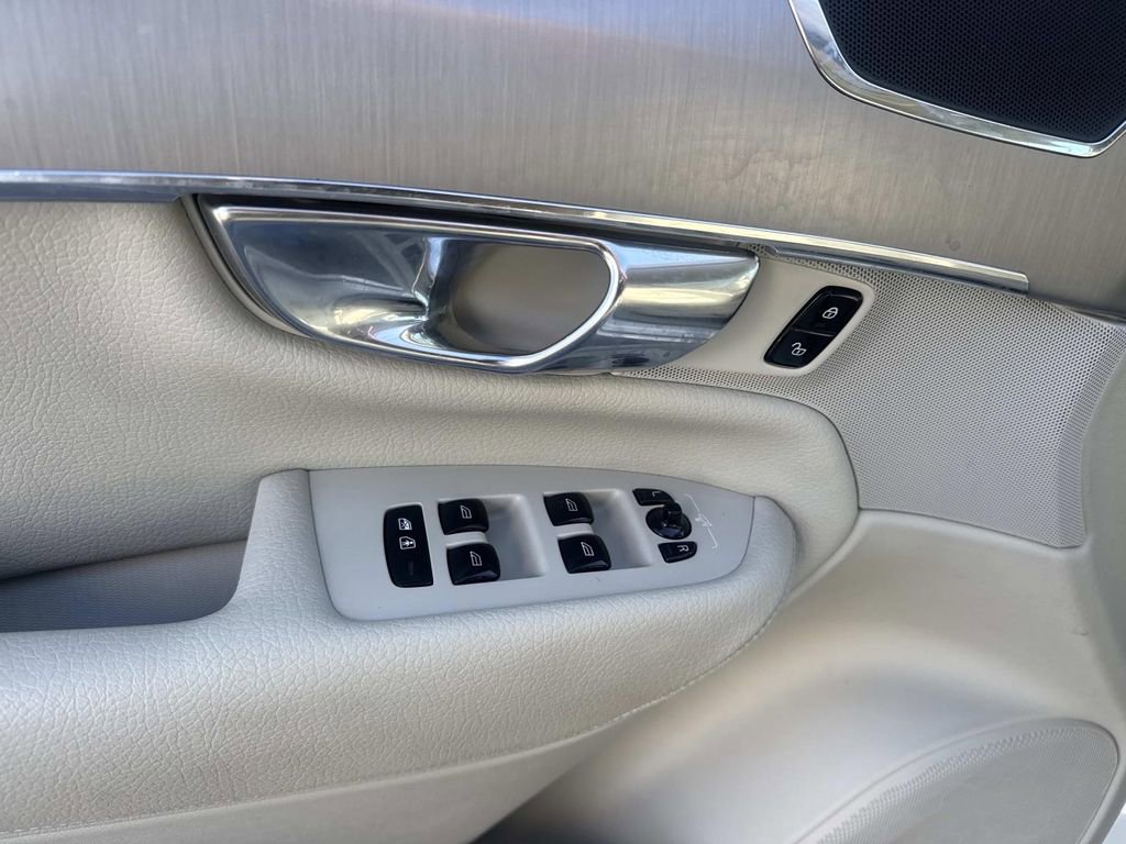 Used 2021 Volvo XC90 T5 Momentum w/ Climate Package image 22