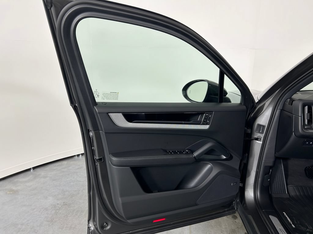Certified 2026 Porsche Cayenne AWD/4WD image 14