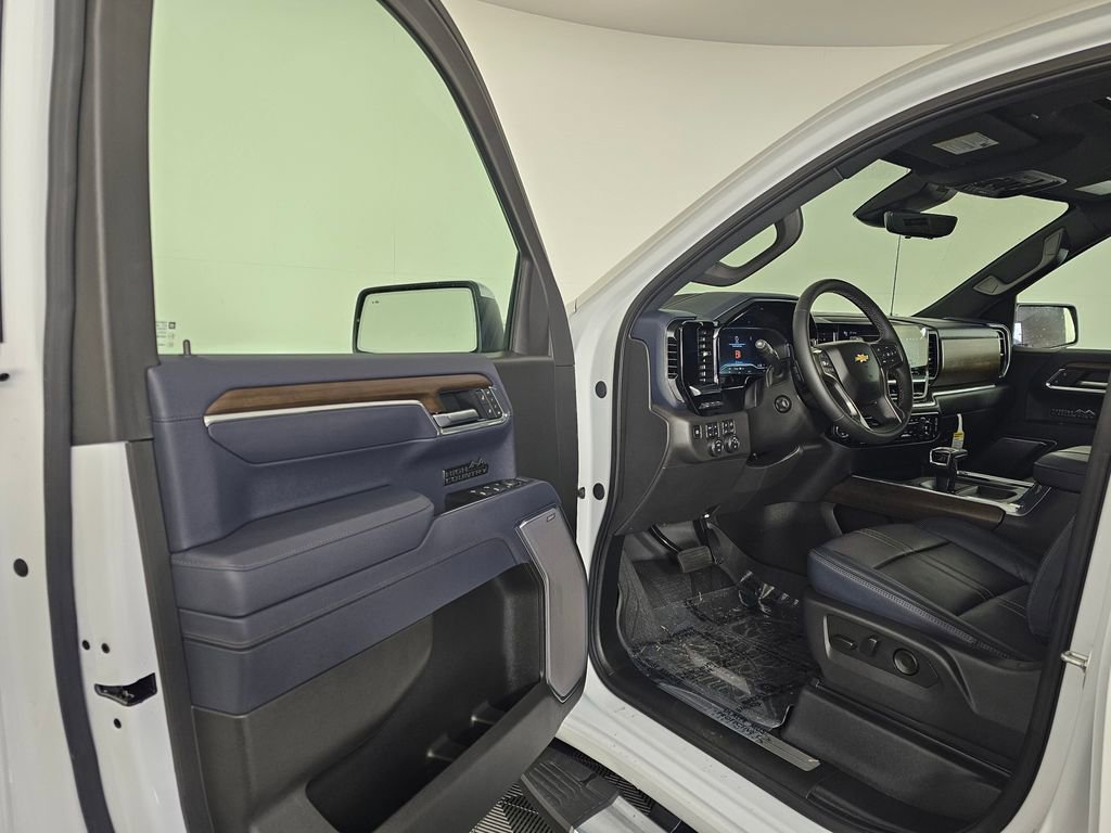 Used 2025 Chevrolet Silverado 1500 High Country w/ Technology Package image 23